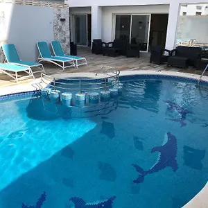 https://hostal-rosalia.ibizaislandhotels.net